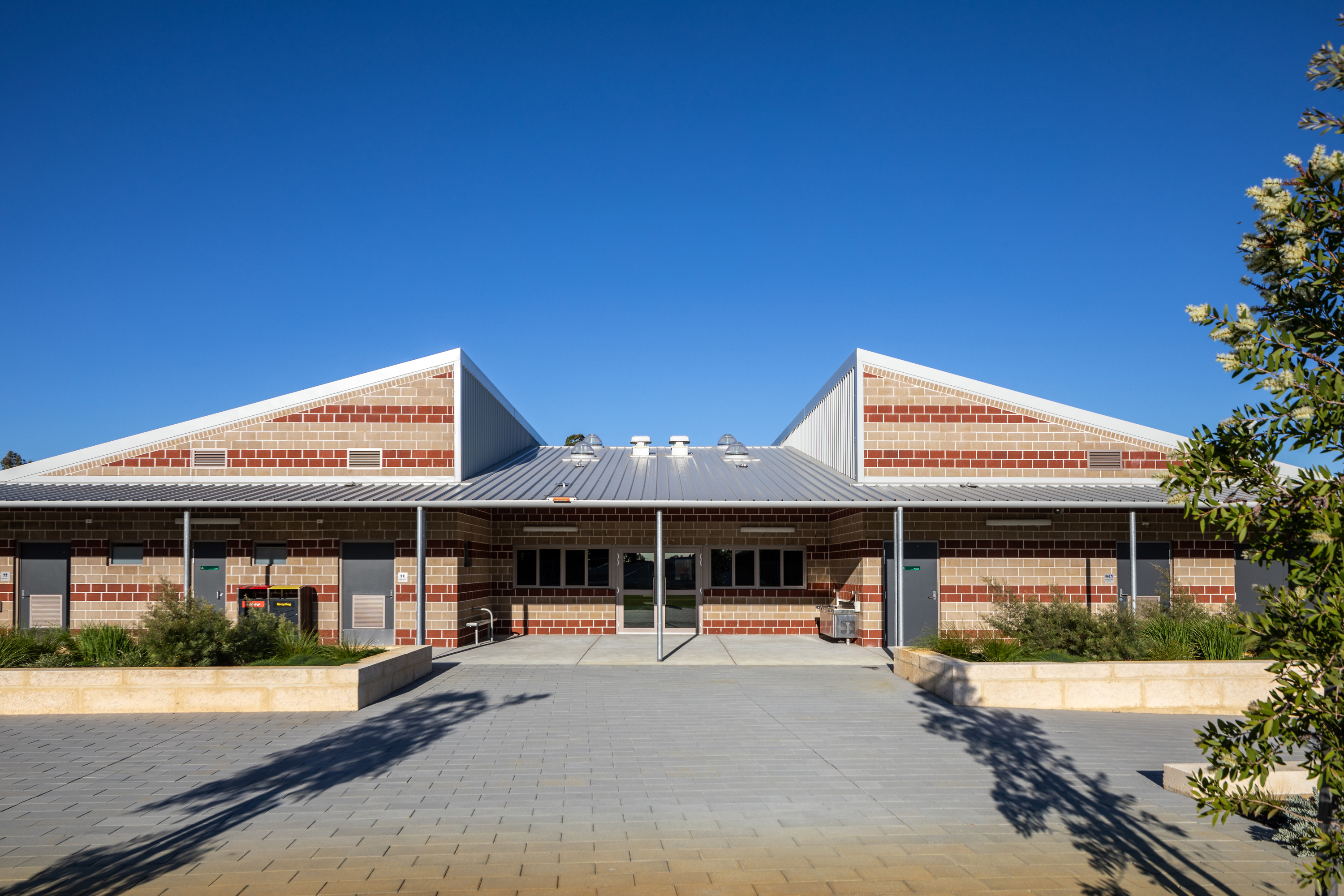 LANDSDALEGARDENSPS 090