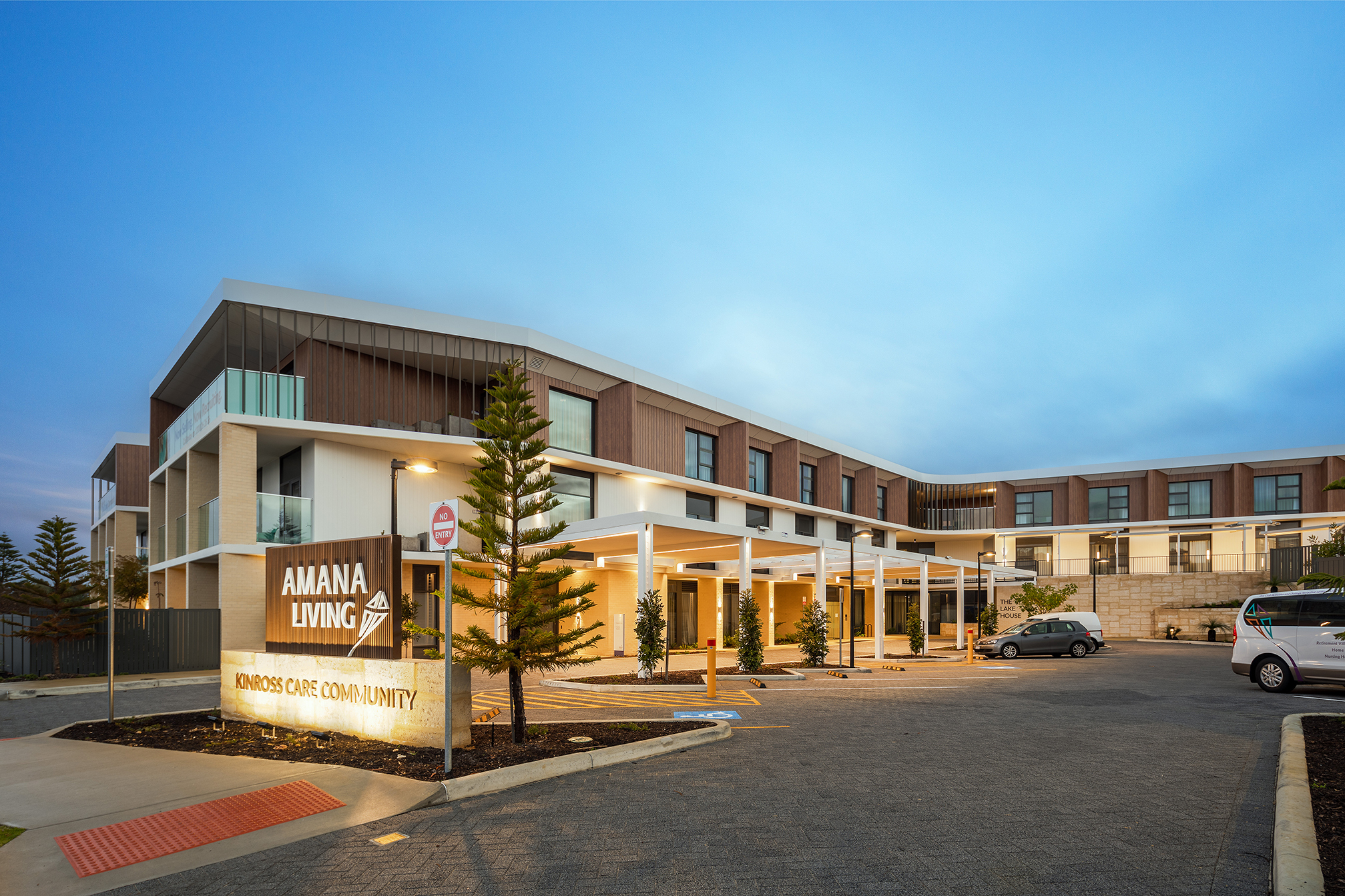 AMANA KINROSS 001 small